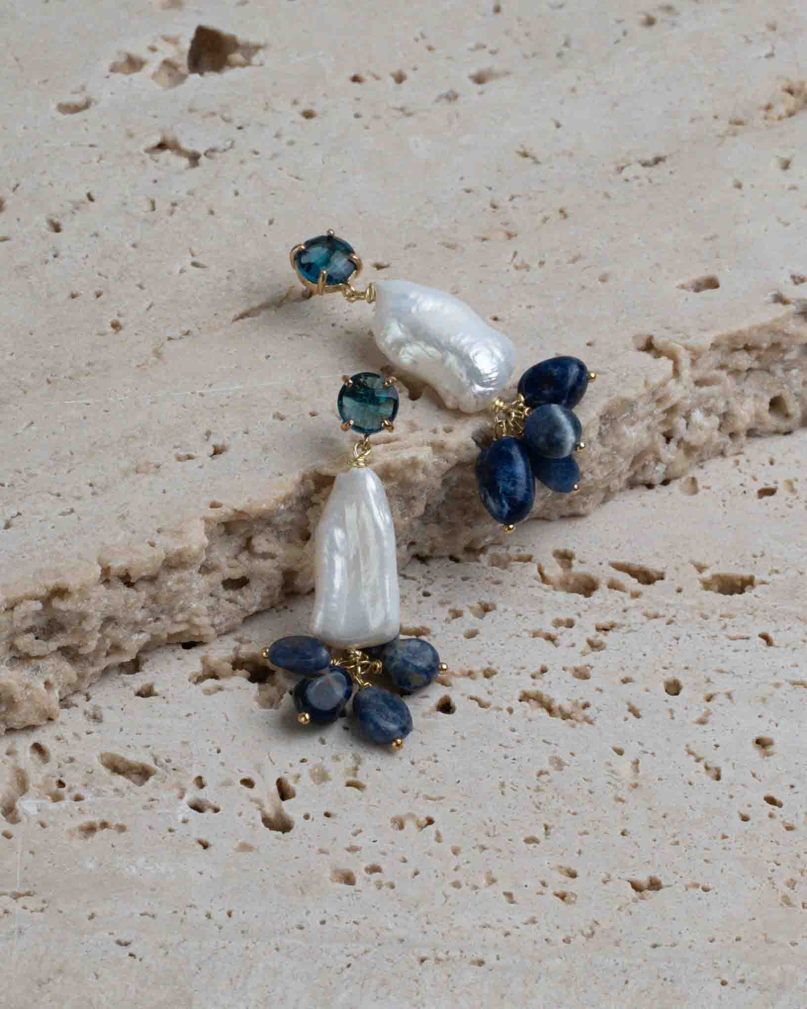 Ohrring Ninfea Blu aus der Kollektion I giardini la Mortella von Donna Rachele Jewelry