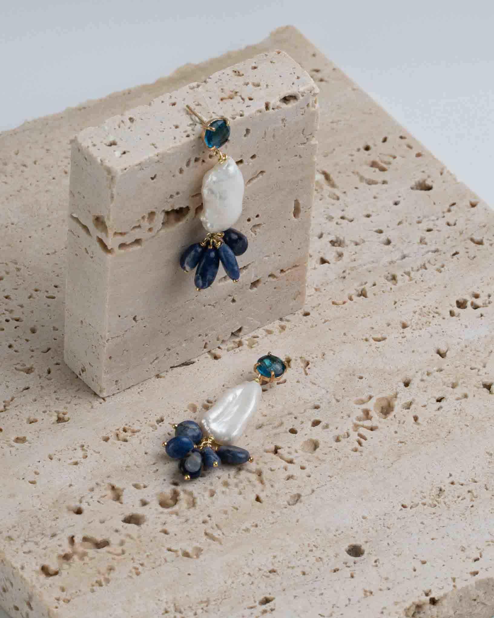 Ohrring Ninfea Blu aus der Kollektion I giardini la Mortella von Donna Rachele Jewelry