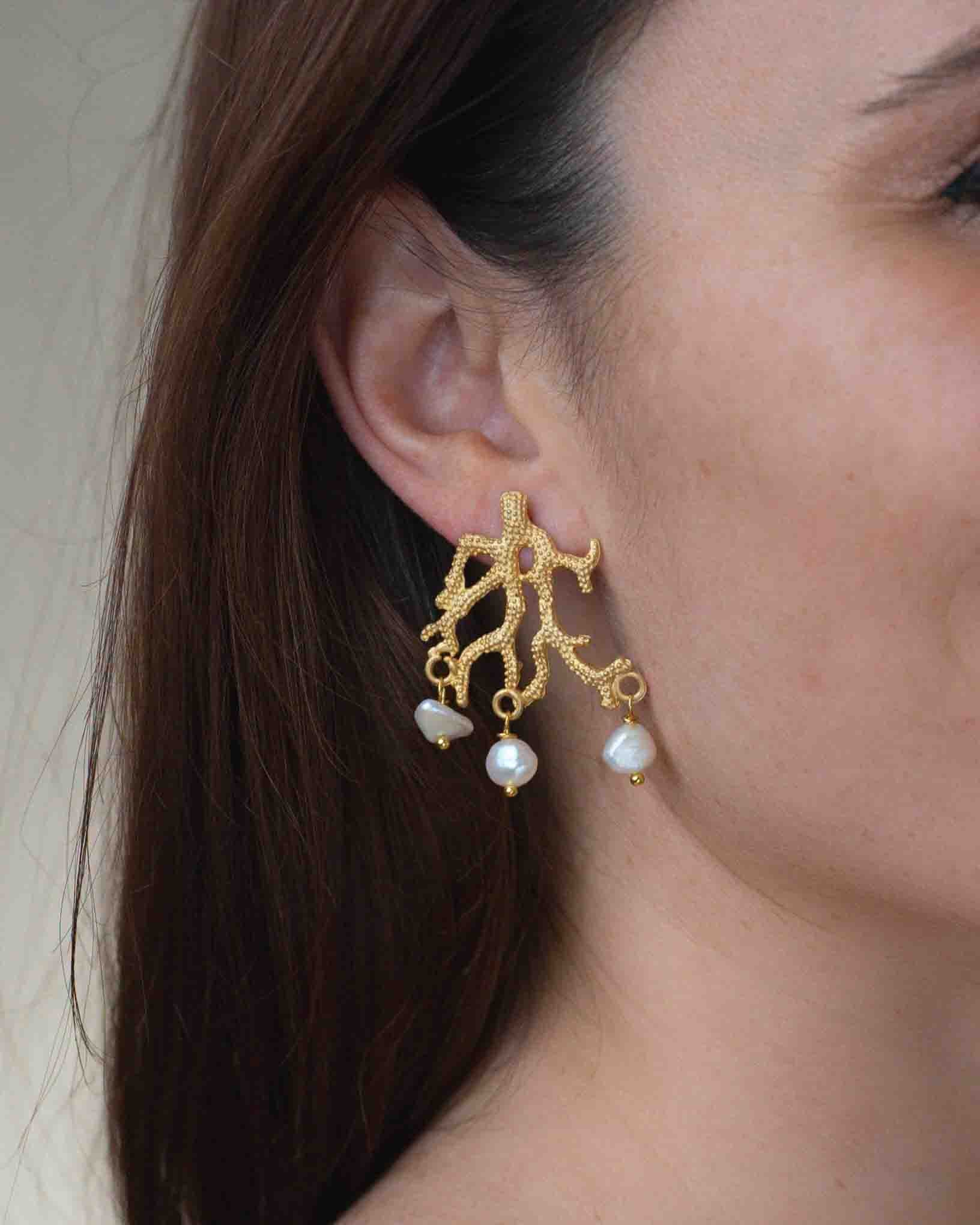 Ohrring Corallo Bianco aus der Kollektion Perle e Coralli von Donna Rachele Jewelry