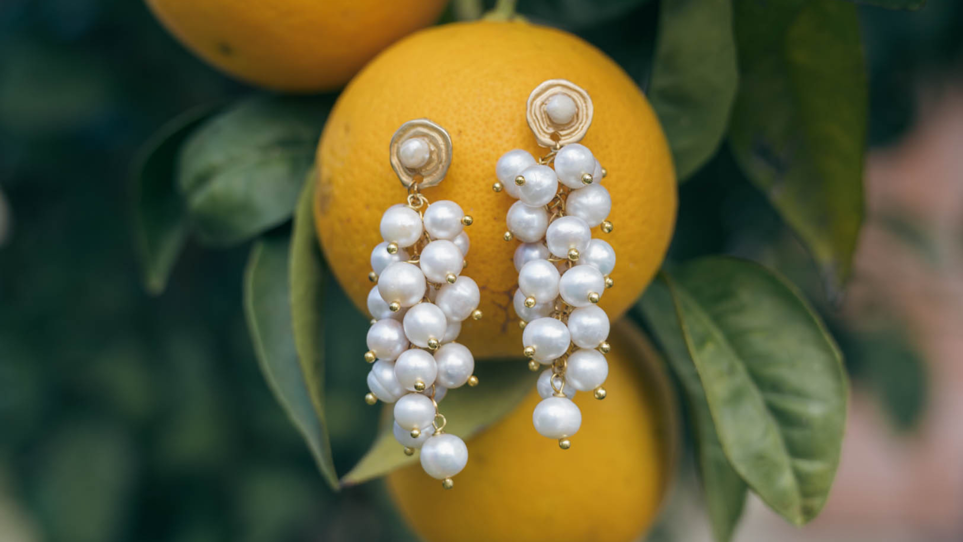 Perfezione_Imperfetta ist eine kleine Zwischenkollektion von Donna Rachele Jewelry mit Perlenohrringen